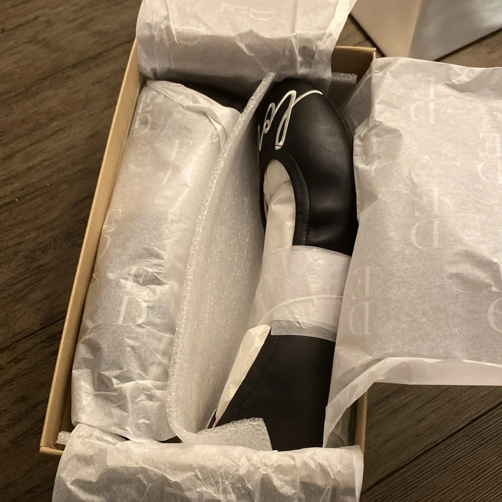 NIB [Ellen Degeneres] EG: 'Love' Langlee Ballet Flats in Black Big Girls Sz 4.5 - Picture 6 of 11
